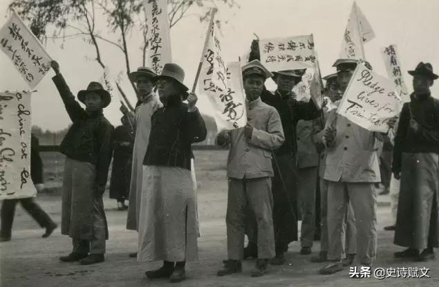 日本民众看中国阅兵日本民众对中国阅兵的看法因个人背景、观点和兴趣等因素而异。但一般来说，中国阅兵展示了中国军队的实力和现代化建设的成果，这种展示可能会吸引一些日本民众的关注。