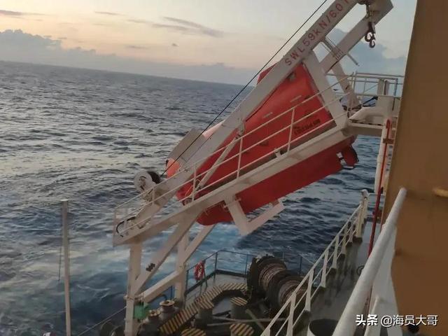 80后大哥在船上做大厨月入2万80后大哥的航海人生，船上做大厨月入2万的奋斗故事