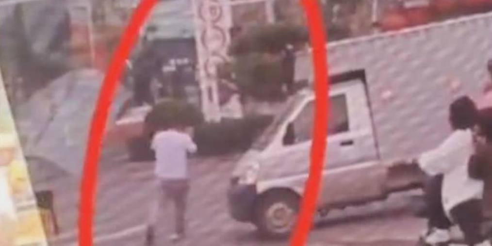 四川女子当街抢小孩四川女子当街抢小孩事件，真相、反思与社会的警钟