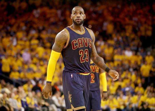 NBA球星詹姆斯《人民日报》撰文NBA球星勒布朗·詹姆斯人民日报撰文，篮球之外的力量与责任